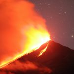Vedere Stromboli che erutta
